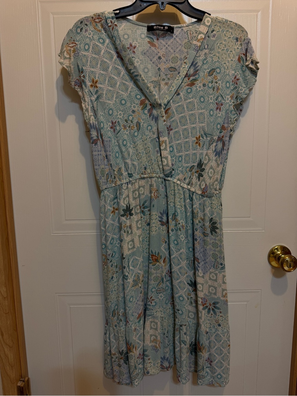 Blue B Sz L Mint Floral Geometric V-Neck Dress GUC 😊😊